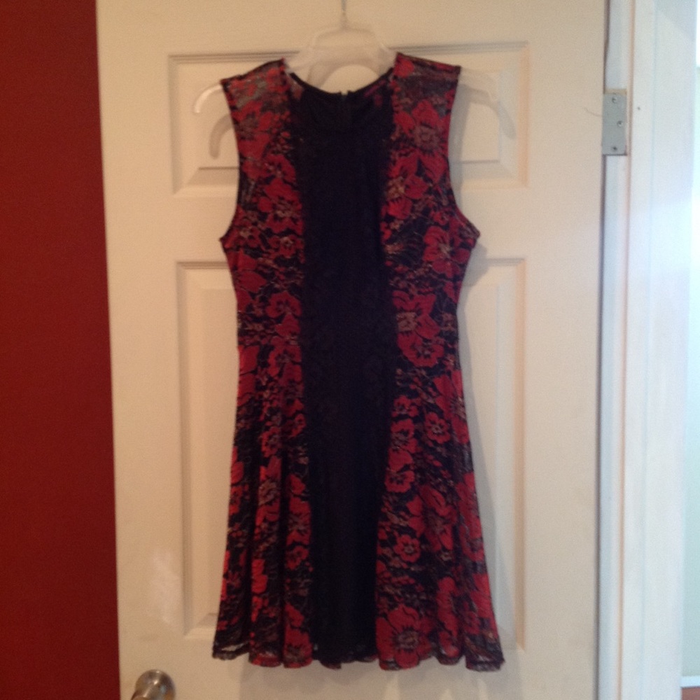 FUN, FUN, FUN DRESS! - Picture 7 of 8